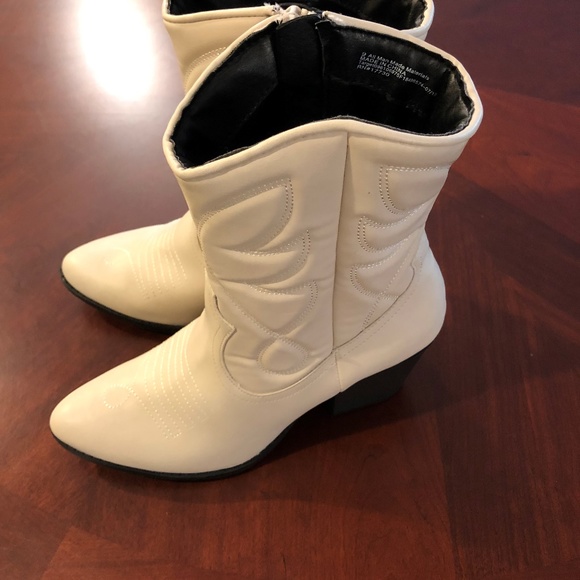Wild Fable White Cowboy Boots 3 Heel 